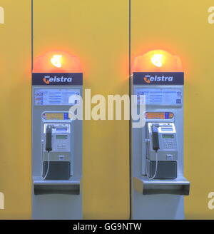 Telstra Telefonzelle an der Southern Cross Station in Melbourne Australien. Stockfoto