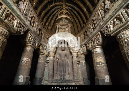 Statue des Buddha in Ellora Höhlen nahe Aurangabad, Bundesstaat Maharashtra in Indien Stockfoto