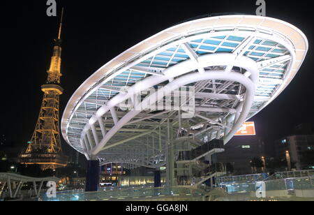 Oasis 21 und Fernsehturm in Sakae in Nagoya Japan. Stockfoto