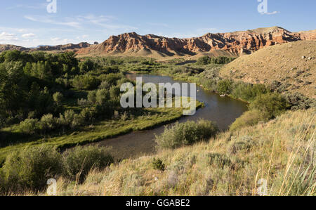 Wind River schlängelt sich durch zerklüftete Landschaft westlichen Wyoming USA Stockfoto