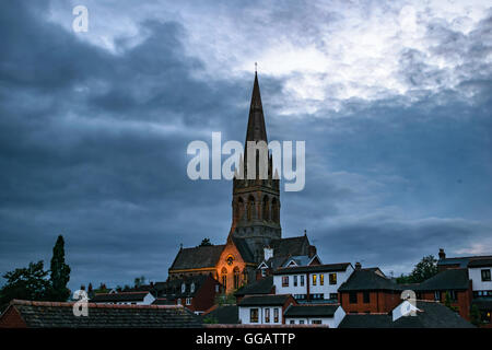 St. Michaels Mount Dinham Church in Exeter, Devon, Vereinigtes Königreich bei Nacht Stockfoto