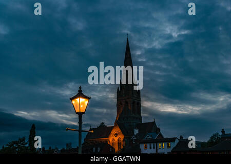 St. Michaels Mount Dinham Church in Exeter, Devon, Vereinigtes Königreich bei Nacht Stockfoto