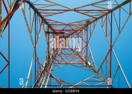 Riesige Antenne Pylon vor Kloster an der Spitze des Mount Pantokrator, Korfu, Griechenland Stockfoto