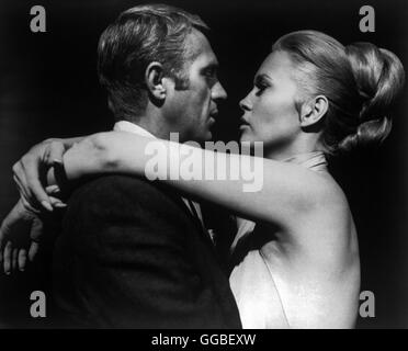 THOMAS CROWN IST NICHT ZU FASSEN die Thomas Crown Affäre USA 1967 Norman Jewison Thomas Crown (STEVE MCQUEEN) und Vicky Anderson (FAYE DUNAWAY)-Regie: Norman Jewison aka. The Thomas Crown Affair Stockfoto