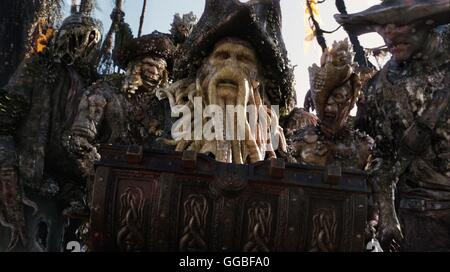 PIRATES OF THE CARIBBEAN - FLUCH DER KARIBIK 2 / Pirates of the Caribbean - Dead Man Brust USA 2006 / Gore Verbinski Davy Jones (BILL NIGHY) und seine crew Regie: Gore Verbinski aka. Pirates of the Caribbean - Fluch der Karibik Stockfoto