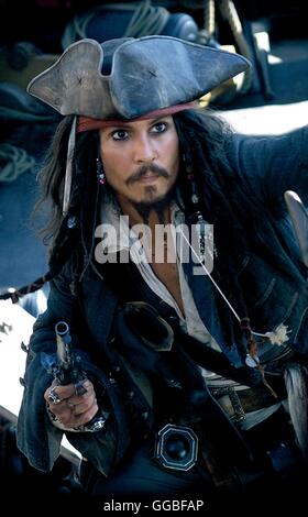 PIRATES OF THE CARIBBEAN - FLUCH DER KARIBIK 2 / Pirates of the Caribbean - Dead Man Brust USA 2006 / Gore Verbinski Jack Sparrow (JOHNNY DEPP) Regie: Gore Verbinski aka. Pirates of the Caribbean - Fluch der Karibik Stockfoto
