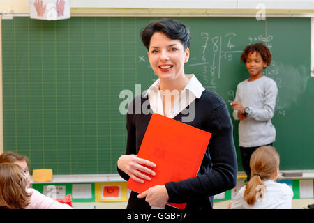 Porträt eines Lehrers im Klassenzimmer Stockfoto