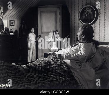 Hintergrund / UK 1953 / Daniel Birt Linda Lomax (MANDY MILLER) und Brownie im Bett (LILY KANN) Regie: Daniel Birt Stockfoto