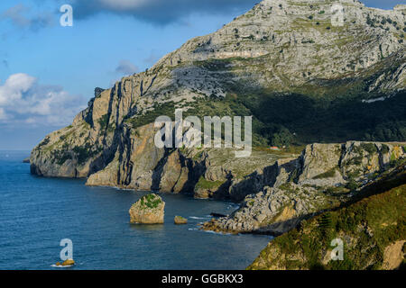 Panoramablick über den Strand San Julian, Liendo, Kantabrien, Spanien, Europa Stockfoto