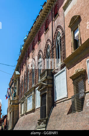 Palazzo Accursio, Fassade Detail in Bologna. Emilia-Romagna. Italien. Stockfoto