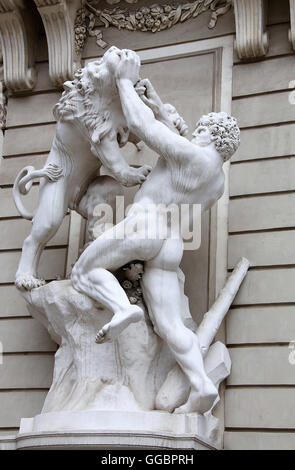 Herkules kämpfen den Nemeischen Löwen Hofburg in Wien Stockfoto