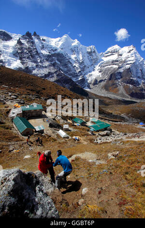 Kletterer training für Gletscher Seil arbeiten - Khare - Mera Peak System im Hintergrund Stockfoto