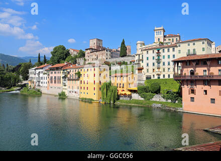 Haus der Stadt Bassano Stadt in Italien und Fluss Brenta genannt Stockfoto