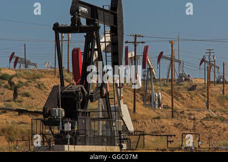 Bakersfield, Kalifornien - Ölquellen in das riesige Kern River-Ölfeld. Stockfoto