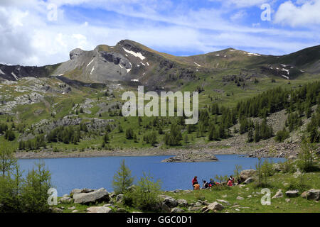 See Allos, 2220 m, der größte natürliche See in Höhe in Europa, den Mercantour Nationalpark. Frankreich Stockfoto