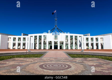 Parliament House in Canberra, Australien Hauptstadt, mit Flagge Stockfoto
