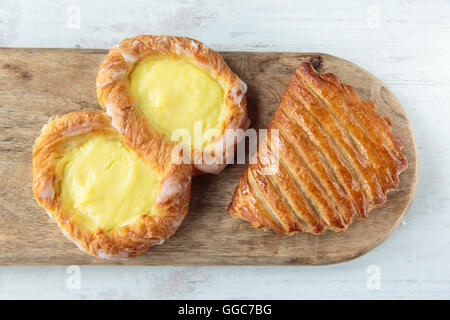 Auswahl an leckeren französischen typischen Gebäck für ein süßes Frühstück Stockfoto
