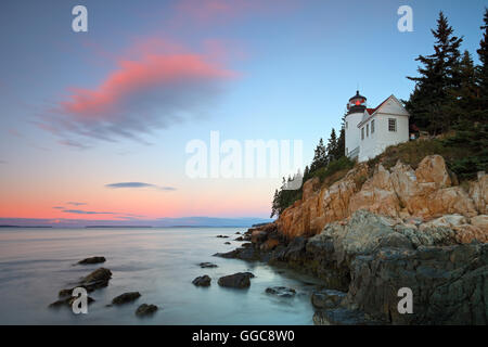 Geographie/Reisen, USA, Maine, Mt. Desert Island, basso Harbor Light (1858) in der Nähe von Sunrise, Mt. Desert Island, Additional-Rights - Clearance-Info - Not-Available Stockfoto