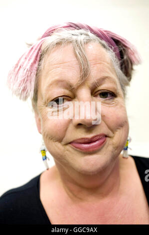 Britischer Komiker, die, dem Jo Brand "Neue Act des Jahres", beherbergt, und kommenden Komödianten im Hackney Empire, East London. Stockfoto