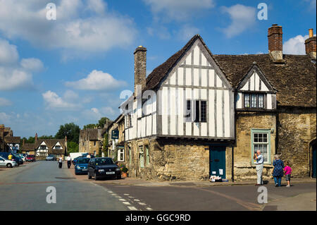 High Street Lacock in Wiltshire UK Stockfoto