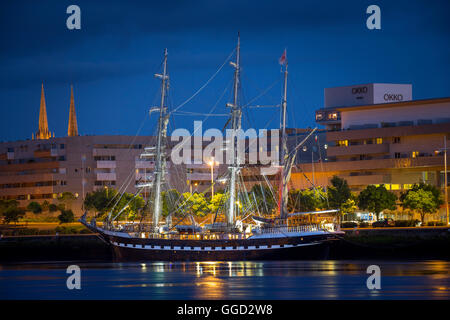 Der Dreimaster Belem wird am Kai E. Foy, in Bayonne (atlantischen Pyrenäen - Frankreich). Le Trois-Mâts Belem À Bayonne. Stockfoto