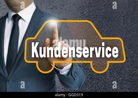 Kundenservice (im deutschen Customer Care) Auto Touchscreen gesteuert Geschäftsmann Konzept. Stockfoto