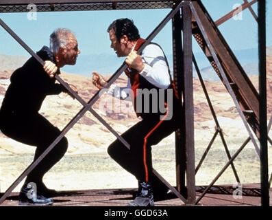 STAR TREK VII - TREFFEN DER GENERATIONEN / Star Trek: Generationen USA 1994 / David Carson Besessen Davon, in Das Energiefeld "Nexus" Zu Gelangen, um Ewiges Leben Zu Finden, Zerstört der Wissenschaftler Dr. Soran (MALCOLM MCDOWELL) Ein frühneuzeitliche Sonnensystem. Mit Hilfe von Captain Kirk (WILLIAM SHATNER) Soll der Fanatiker Gestoppt Werden. Regie: David Carson aka. Star Trek: Generationen Stockfoto