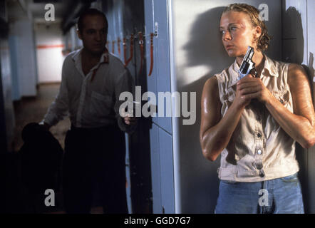 NUR AUS LIEBE / Deutschland 1995 / Dennis Satin sterben Berliner Taxifahrerin Ella (KATJA RIEMANN) Gerät in Ein Lebensbedrohliches Abenteuer. Regie: Dennis Satin Stockfoto