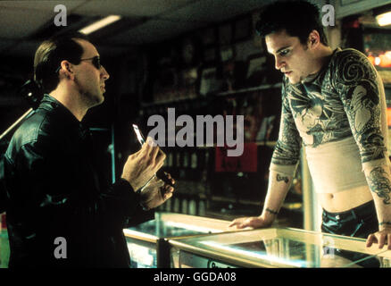 8 MM - ACHT MILLIMETER / 8 mm - acht Millimeter USA 1998 / Joel Schumacher Ein Acht-Millimeter-Film weitergeleitet die Grausame Ermordung Eines Jungen Kompositionswettbewerb. Privatdetektiv Welles (NICOLAS CAGE) Soll Herausfinden, Ob Die Szene Echt Oder Gestellt ist. Er Prosakunstwerk Ein in Höhle Untergrund der Pornoindustrie von Los Angeles Und NewYork. Szene Mit JOAQUIN PHOENIX. Regie: Joel Schuhmacher aka. 8 mm - acht Millimeter Stockfoto