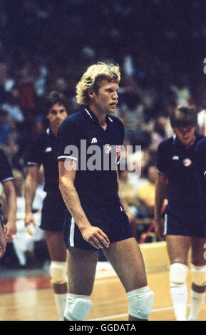 USA #7 Craig Buck, 1984 Olympischen Volleyball Herrenmannschaft Stockfoto