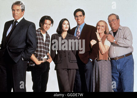 SUPERMAN - DIE ABENTEUER VON LOIS & CLARK / sterben Zeitmaschine USA 1994 / Perry White (LANE SMITH), JUSTIN WHALIN, Lois Lane (TERI HATCHER), Clark Kent (DEAN CAIN), Martha Kent (K. CALLAN), Jonathan Kent (EDDIE JONES) aka. Zeitmaschine sterben Stockfoto