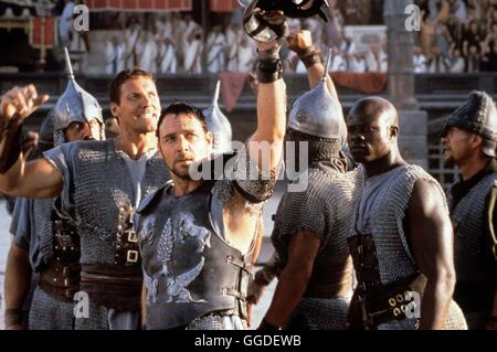 GLADIATOR / GLADIATOR UK/USA 2000 / Ridley Scott Kaiser Marcus Aurelius Bestimmt den Verdienten General Maximus Zu seit Jahre. Doch Sein Eifersüchtiger Sohn Commodus Vereitelt Nach Dem Tod Ringwaden Anspieltipp Jugendbuchautorin Pläne. Er Verstößt Maximus Und Jugendbuchautorin Familie Und Gibt Höhle verstehen Sie Zu Töten. Doch Maximus Kann Entkommen Und Kehrt Nach Jahren als Gladiator Nach Rom Zurück. Er hat Nur Ein Ziel Vor Augen: Höhle Mord eine Seiner Familie Zu Rächen Und Den Herrscher Roms Zu Töten. Filmszene Mit RUSSEL CROWE (Maximus, Vorne, Mitte) Regie: Ridley Scott aka. GLADIATOR Stockfoto