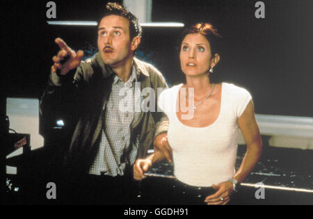 SCREAM 2 / 2 USA 1997 schreien / Wes Craven Szene Mit DAVID ARQUETTE (Dewey Riley) Und COURTENEY COX (Gale Weathers). Regie: Wes Craven aka. Scream 2 Stockfoto