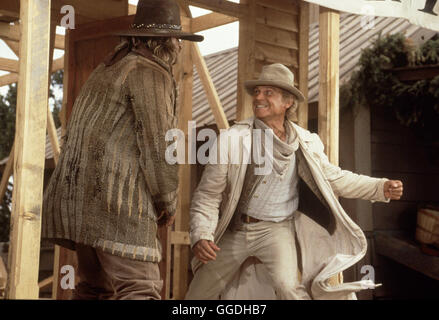 UNRUHESTIFTER sterben / D 1995 / Terence Hill Szene Mit TERENCE HILL (Travis, Re.). Regie: Terence Hill Stockfoto