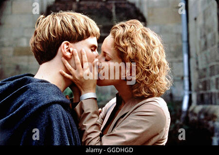 VAYA CON DIOS - UND FÜHRE UNS IN VERSUCHUNG / Vaya Con Dios D 2001 / Zoltan Spiranelli Drei Mönche Ziehen Durchs Land: Der Asketische Benno, der stets Hungrige Tassilo und Arbo (DANIEL BRÜHL), der Noch Nie Eine Frau gesehen...gabs Hut. Ihr Kloster in Brandenburg Wird Geschlossen Und so Machen Sich sterben Drei Auf Den Weg Nach Italien, um Dort in Einem Anderen Kloster Zuflucht Zu Finden. Ihre Einzige Habe Sind Ihre Kutten bin Leib, Ein Kostbares Buch Und Jede Menge Gottvertrauen. So Begegnen Sie der modernen Welt, Mit Ihren Versuchungen, Aber Auch Ihren öffentlichen Und Herausforderungen. Das Größte Stockfoto