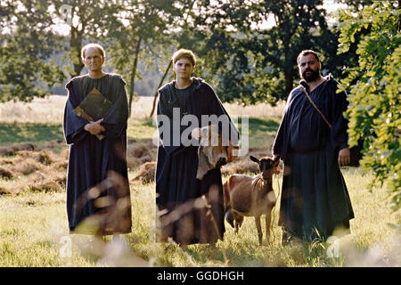 VAYA CON DIOS - UND FÜHRE UNS IN VERSUCHUNG / Vaya Con Dios D 2001 / Zoltan Spiranelli Drei Mönche Ziehen Durchs Land: Der Asketische Benno (MICHAEL GWISDEK), der stets Hungrige Tassilo (MATTHIAS BRENNER) und Arbo (DANIEL BRÜHL), der Noch Nie Eine Frau gesehen...gabs Hut. Ihr Kloster in Brandenburg Wird Geschlossen Und so Machen Sich sterben Drei Auf Den Weg Nach Italien, um Dort in Einem Anderen Kloster Zuflucht Zu Finden. Ihre Einzige Habe Sind Ihre Kutten bin Leib, Ein Kostbares Buch Und Jede Menge Gottvertrauen. So Begegnen Sie der modernen Welt, Mit Ihren Versuchungen, Aber Auch Ihren öffentlichen Stockfoto