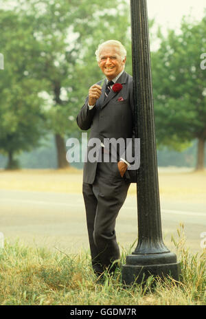 Douglas Fairbanks Junior Junior im Hyde Park in London ca. 1985 HOMER SYKES Stockfoto