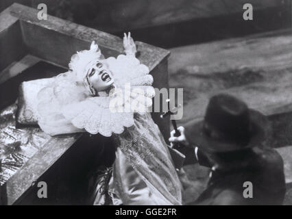 BRAM STOKERS DRACULA / Bram Stokers Dracula USA 1992 / Francis Ford Coppola Lucy (SADIE FROST) ist Das Erste Opfer, Das Sich Dracula in London Holt. Regie: Francis Ford Coppola aka. Bram Stokers Dracula Stockfoto