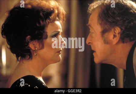 LITTLE VOICE / wenig Stimme GB 1998 / Mark Herman Seit Dem Tod Ihres Anspieltipp Zieht Sich Laura Immer Mehr Zurück. Sie Verbringt Ihre Tage Mit Dem Nachsingen Berühmter Hits. Der Schmierige Agent Ray sagen (MICHAEL CAINE) wird aus Laura, dimmed Little Voice, Kapital Schlagen... Szene Mit Lauras Mutter (BRENDA BLETHYN). Regie: Mark Herman aka. Little Voice Stockfoto