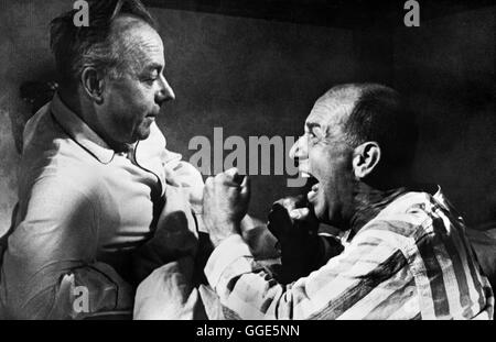 DAS NARRENSCHIFF / Ship of Fools USA 1965 / Stanley Kramer Szene Mit HEINZ RÜHMANN (Julius Lowenthal der Jude li.). Regie: Stanley Kramer aka. Narrenschiff Stockfoto