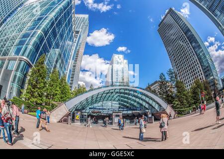 Canary Wharf u-Bahnstation Eingang an einem warmen herbstlichen Tag Stockfoto