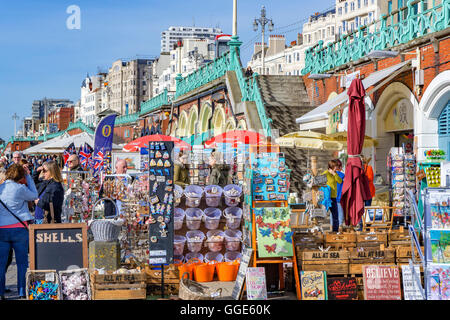 Am Meer waren zum Verkauf in Brighton Stockfoto