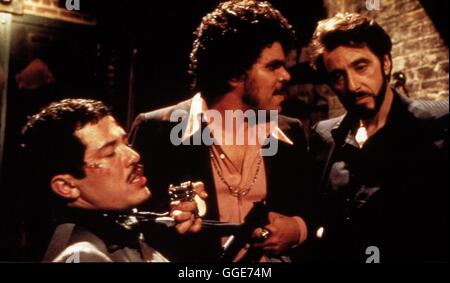 CARLITOS WAY / Carlitos Way USA 1993 / Brian de Palma JOHN LEGUIZAMO (Benny Blanco), LUIS GUZMAN (Pachanga), AL PACINO (Carlito Brigante), in "Carlito's Way", 1993. Regie: Brian de Palma aka. Carlitos Way Stockfoto