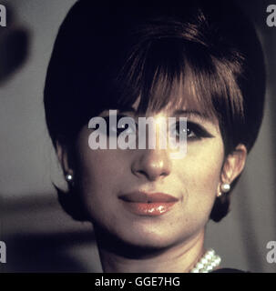 BARBRA STREISAND - Porträt aus Höhle 60er Jahren Stockfoto