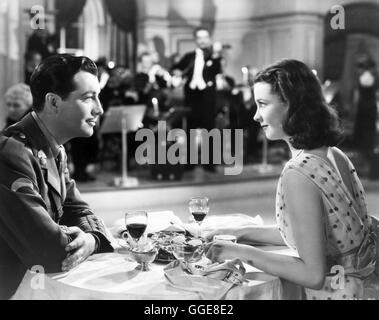 IHR ERSTER MANN / Waterloo Bridge USA 1940 / Mervyn Leroy Szene Mit ROBERT TAYLOR (Roy Cronin) Und VIVIEN LEIGH (Myra Lester). Regie: Mervyn Leroy aka. Waterloo Bridge Stockfoto