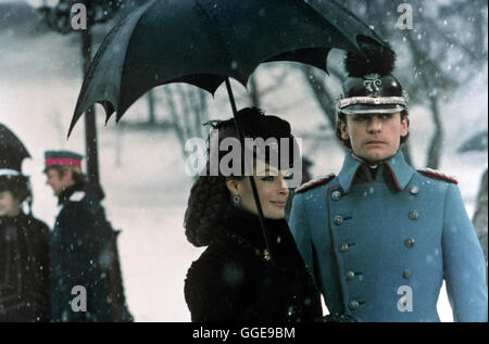 LUDWIG II / Le Crepuscule De Dieux BRD/ITL/FRA 1972 / Luchino Visconti Ludwig II. (HELMUT BERGER) Und Elisabeth von Österreich (ROMY SCHNEIDER). Regie: Luchino Visconti aka. Le Crepuscule De Dieux Stockfoto