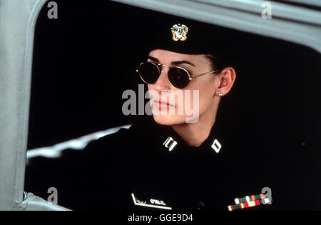STERBEN AKTE JANE / G.I. Jane, Navy Cross USA 1997 / Ridley Scott Szene Mit DEMI MOORE (Marine-folgten Lt. Jordan O'Neil). Regie: Ridley Scott aka. G.i. Jane, Marine-Kreuz Stockfoto