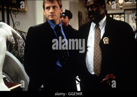 STERBEN, THOMAS CROWN AFFAIRE / The Thomas Crown Affair USA 1999 / John McTiernan Szene Mit DENIS LEARY (Detective Michael McCann, li.). Regie: John McTiernan aka. The Thomas Crown Affair Stockfoto