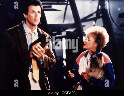 STOP! ODER MEINE MAMI SCHIEßT / Stop! Oder meine Mamma schießt USA 1992 / Roger Spottiswoode Szene Mit SYLVESTER STALLONE (Joe Bomowski) Und ESTELLE GETTY (Tutti Bomowski). Regie: Roger Spottiswoode aka. Stop! Oder meine Mom Will Shoot Stockfoto