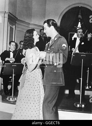 IHR ERSTER MANN / Waterloo Bridge USA 1940 / Mervyn LeRoy Szene Mit VIVIEN LEIGH (Myra Lester) Und ROBERT TAYLOR (Roy Cronin). Regie: Mervyn LeRoy aka. Waterloo Bridge Stockfoto